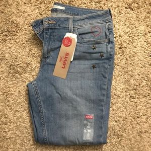 BRAND NEW LEVI’S 535 SUPER SKINNY DISTRESSED JEANS